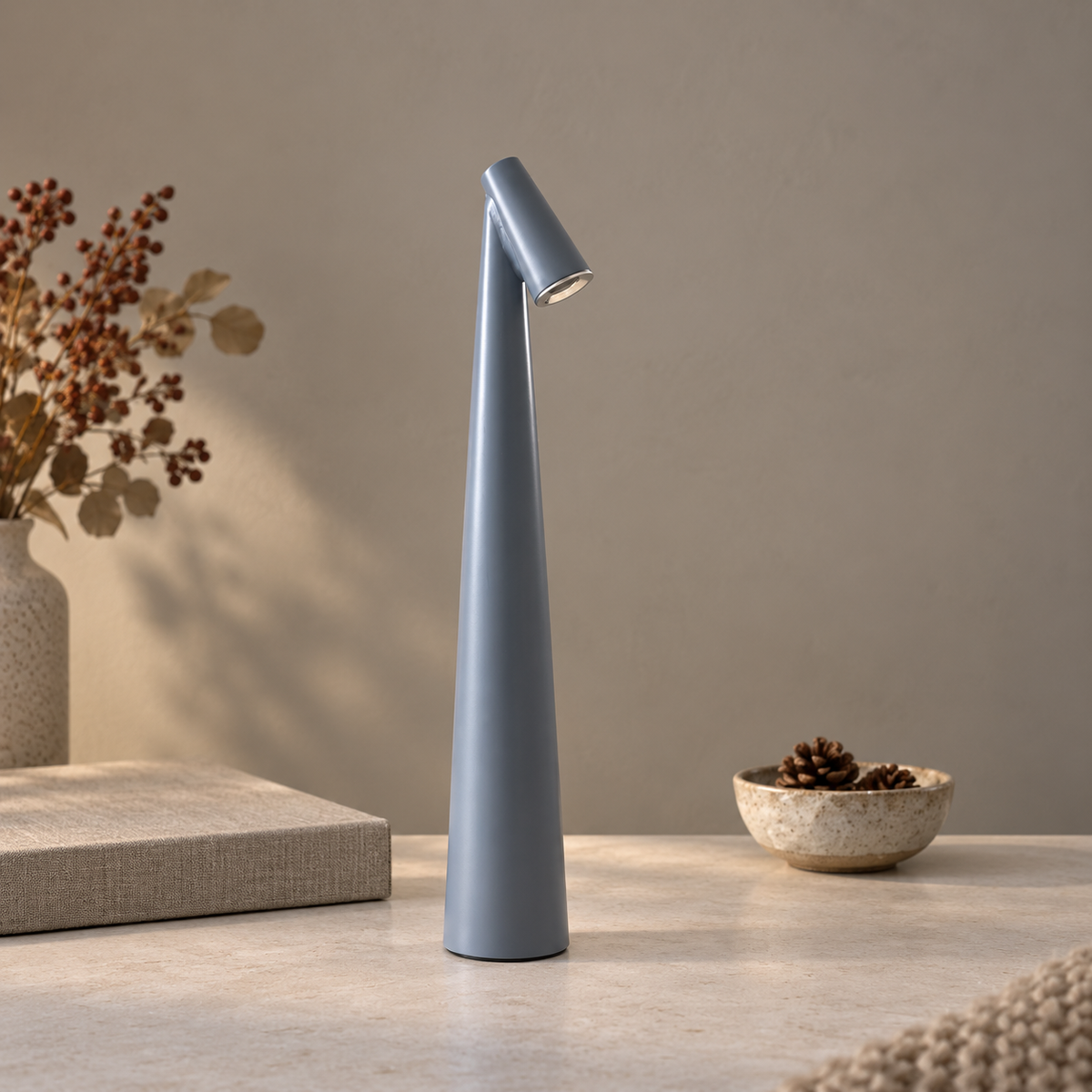 Tapered aluminium table lamp with angled spotlight head