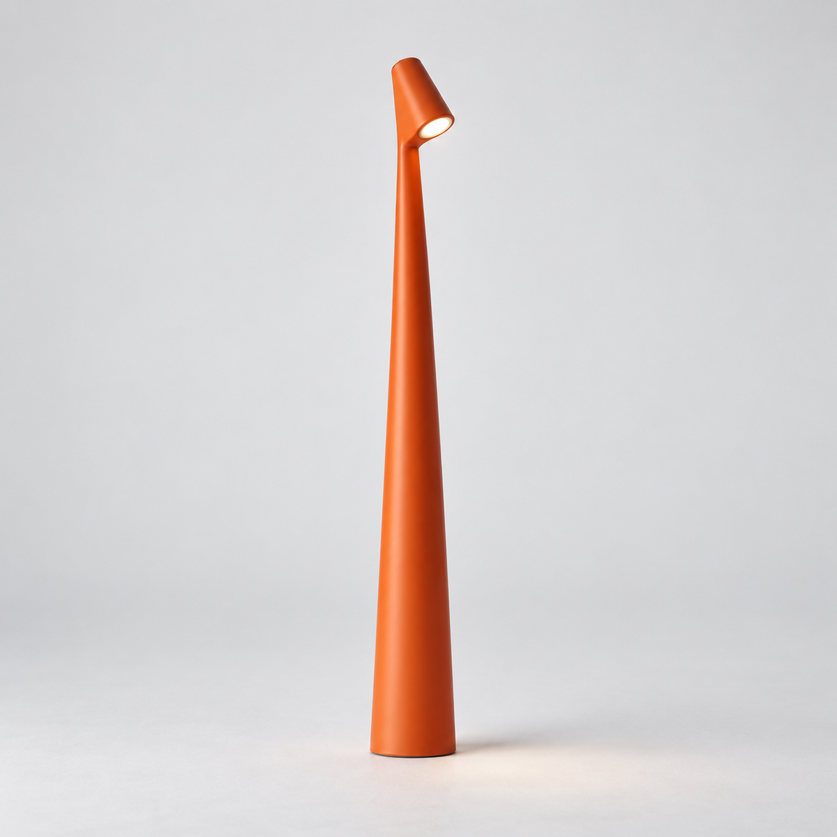 Tapered aluminium table lamp with angled spotlight head