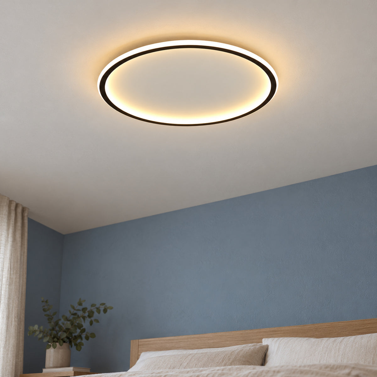 06 · Round flush ceiling light, black frame, warm-white light