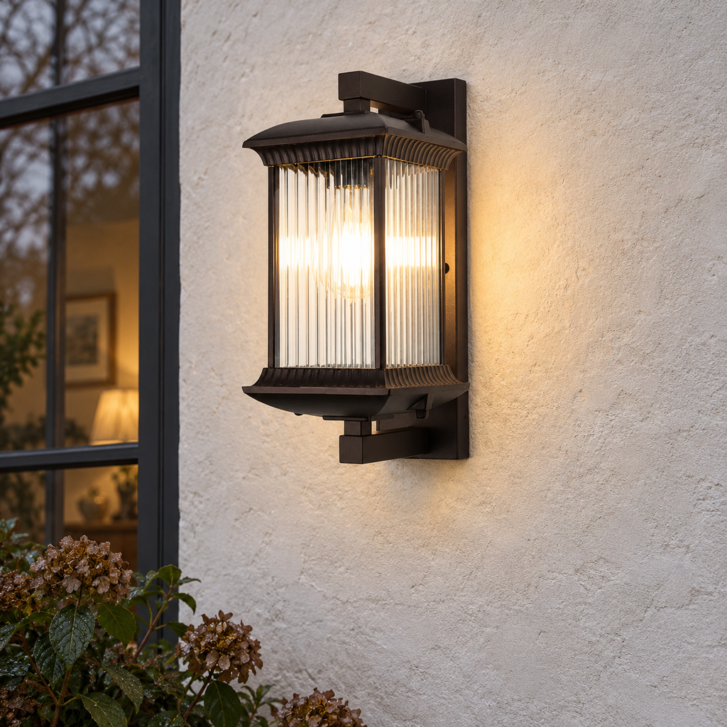 Wall light with ribbed glass lantern, original photograph 03